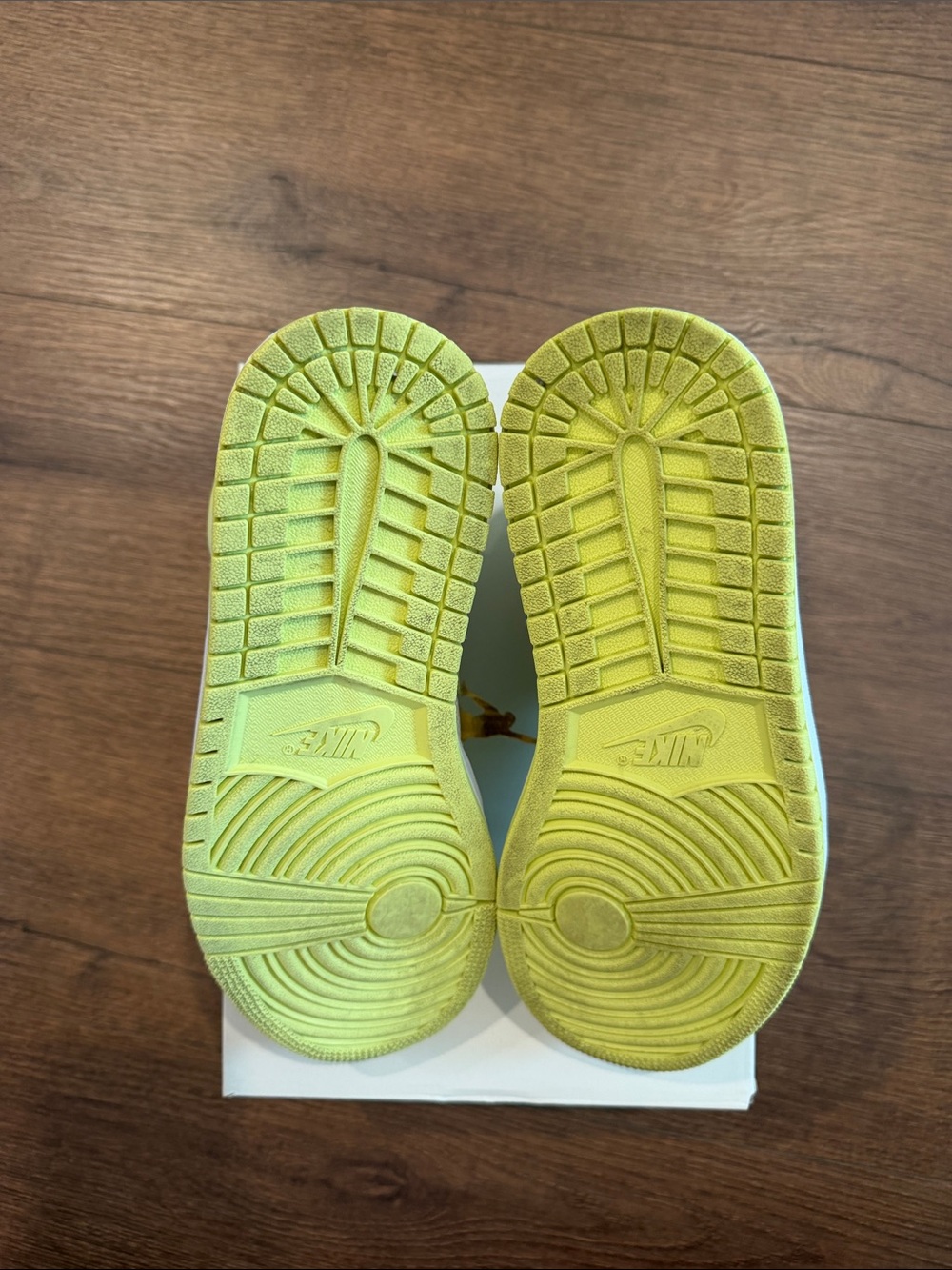 Jordan Dunk Lows- Limelight-excellent condition! - Picture 5 of 7